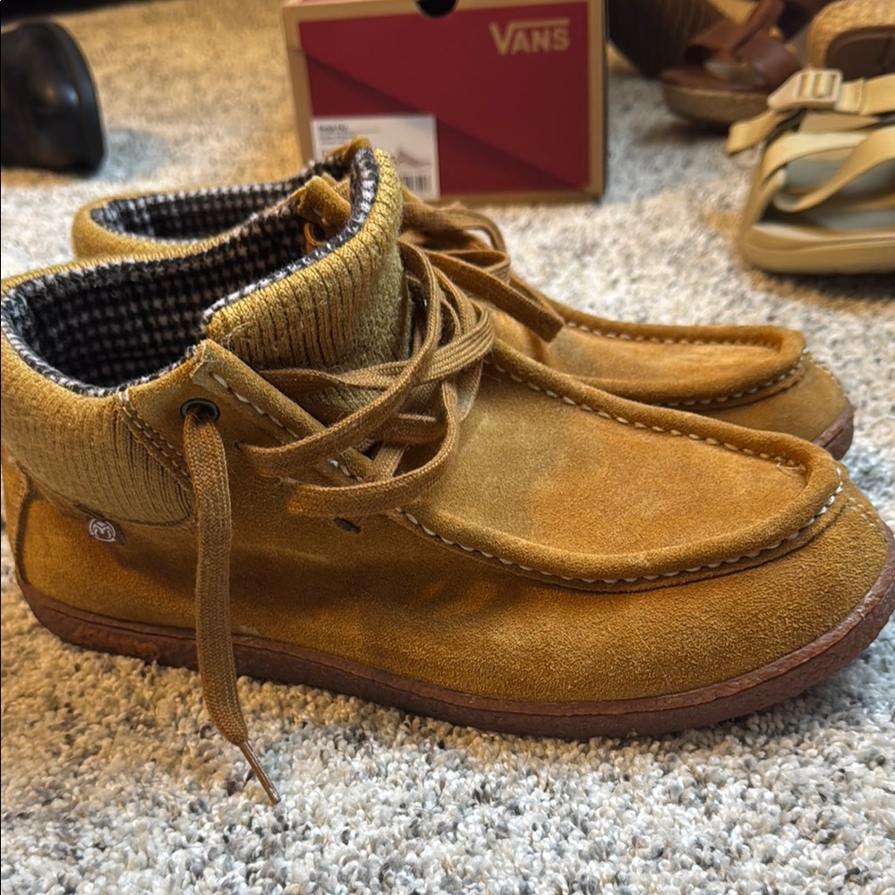 CROCS Men's Tan Chukka Boots
